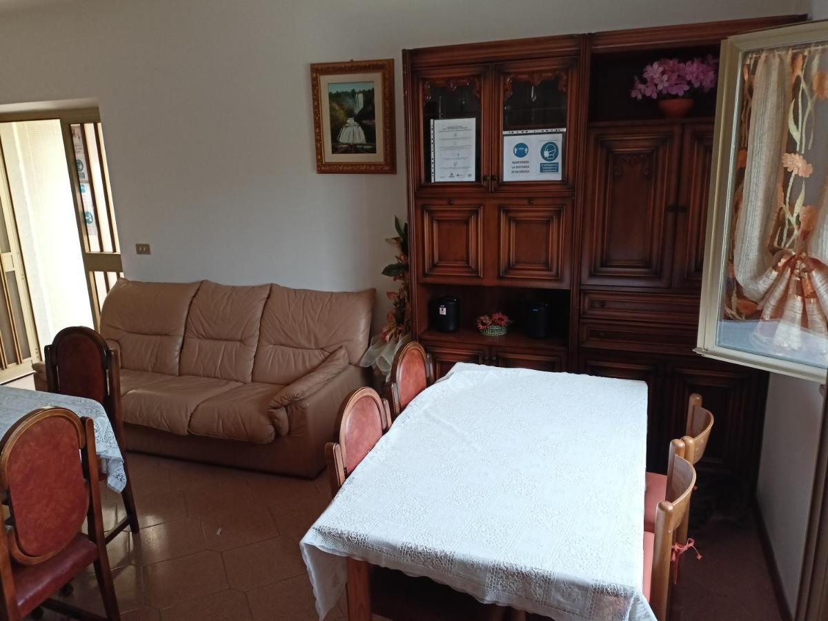 Da Angela - Camere Con Bagno Privato A Foligno Vicino Al Centro Ngoại thất bức ảnh