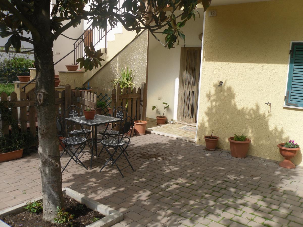 Da Angela - Camere Con Bagno Privato A Foligno Vicino Al Centro Ngoại thất bức ảnh