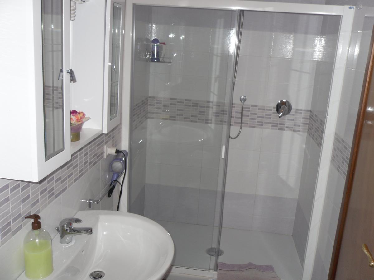 Da Angela - Camere Con Bagno Privato A Foligno Vicino Al Centro Ngoại thất bức ảnh