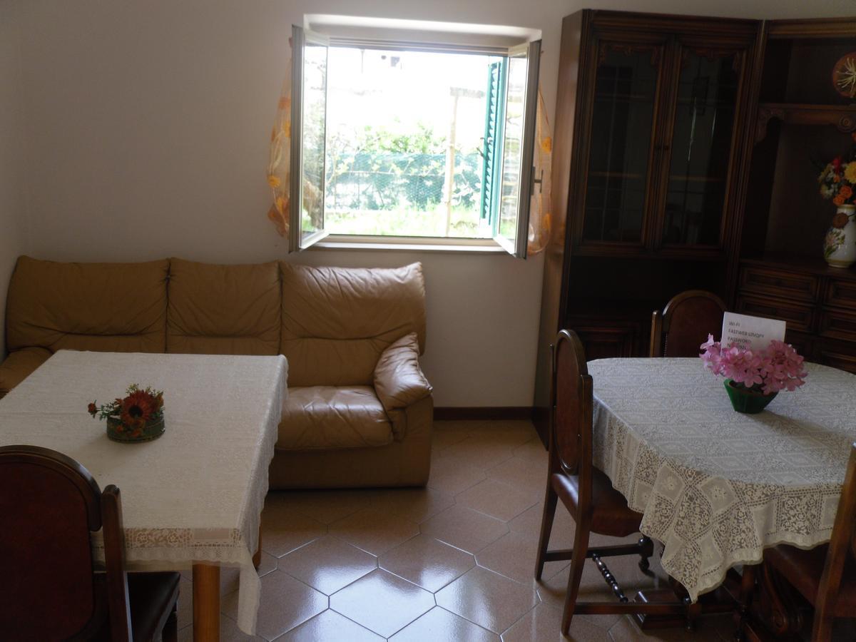 Da Angela - Camere Con Bagno Privato A Foligno Vicino Al Centro Ngoại thất bức ảnh