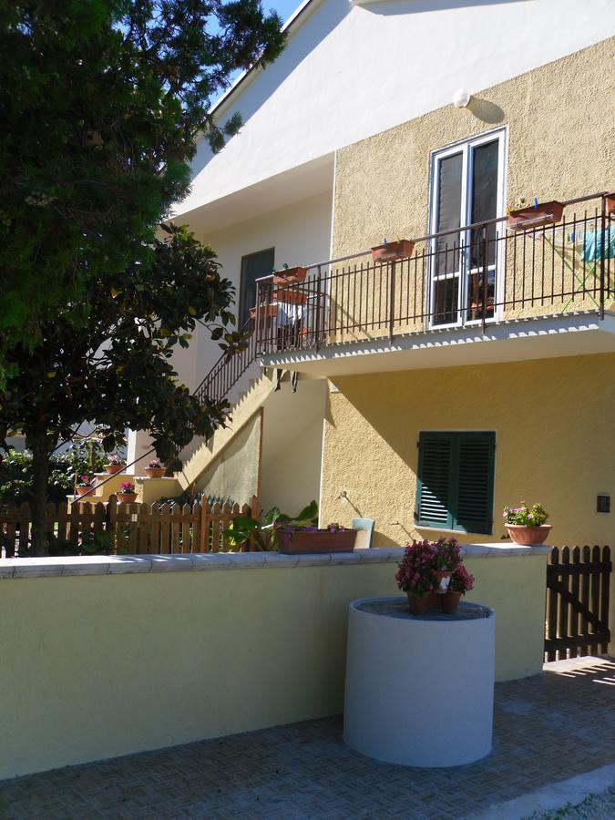 Da Angela - Camere Con Bagno Privato A Foligno Vicino Al Centro Ngoại thất bức ảnh