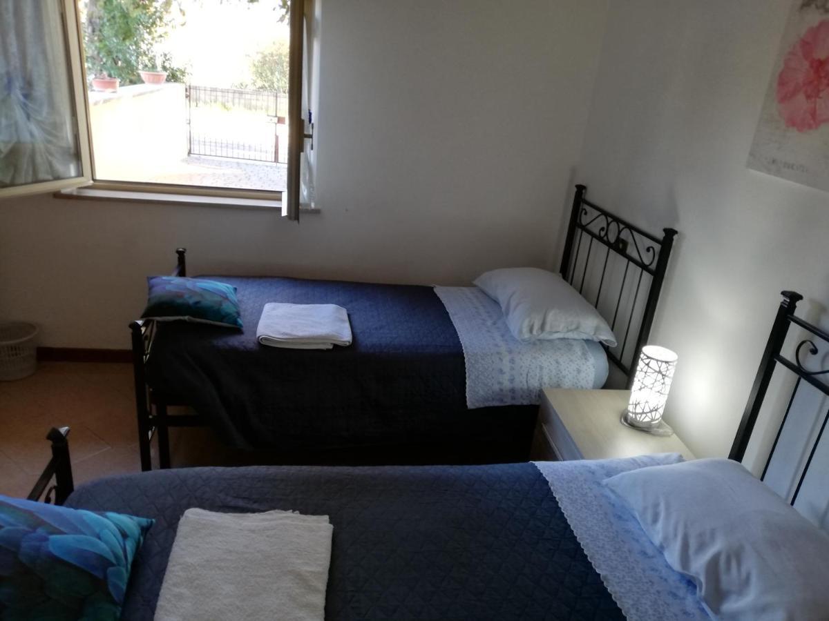 Da Angela - Camere Con Bagno Privato A Foligno Vicino Al Centro Ngoại thất bức ảnh
